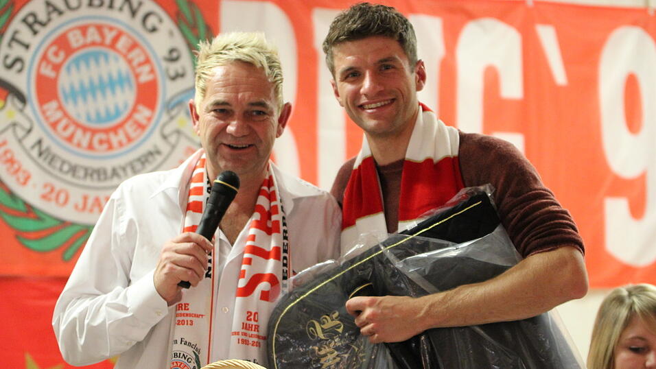 Thomas Müller besuchte am Sonntagnachmittag den 'FC Bayern-Fanclub Straubing '93'. (Foto: Fabian Roßmann) Thomas Müller besuchte am Sonntagnachmittag den 'FC Bayern-Fanclub Straubing '93'. (Foto: Fabian Roßmann)