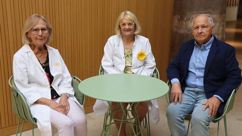 Ursula Deser (l.), Ursula Urban, zwei von aktuell 20 Gelben Damen, und Franz Hottner, einer von zwei Gelben Herren. Ursula Deser (l.), Ursula Urban, zwei von aktuell 20 Gelben Damen, und Franz Hottner, einer von zwei Gelben Herren.
