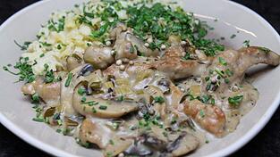 Was kommt denn heute auf den Tisch? Der Klassiker: Schweinegeschnetzeltes mit Champignons.