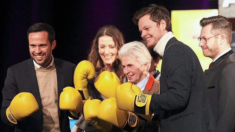 Schlagkräftig: Die FDP-Politiker zeigten sich gewappnet für die anstehenden Europawahlen. Schlagkräftig: Die FDP-Politiker zeigten sich gewappnet für die anstehenden Europawahlen.
