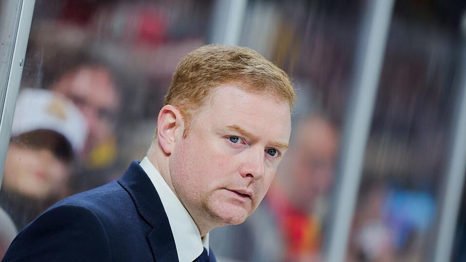 Die Nürnberg Ice Tigers und Trainer Mitch O’Keefe haben gegen Schwenningen gewonnen. Die Nürnberg Ice Tigers und Trainer Mitch O’Keefe haben gegen Schwenningen gewonnen.