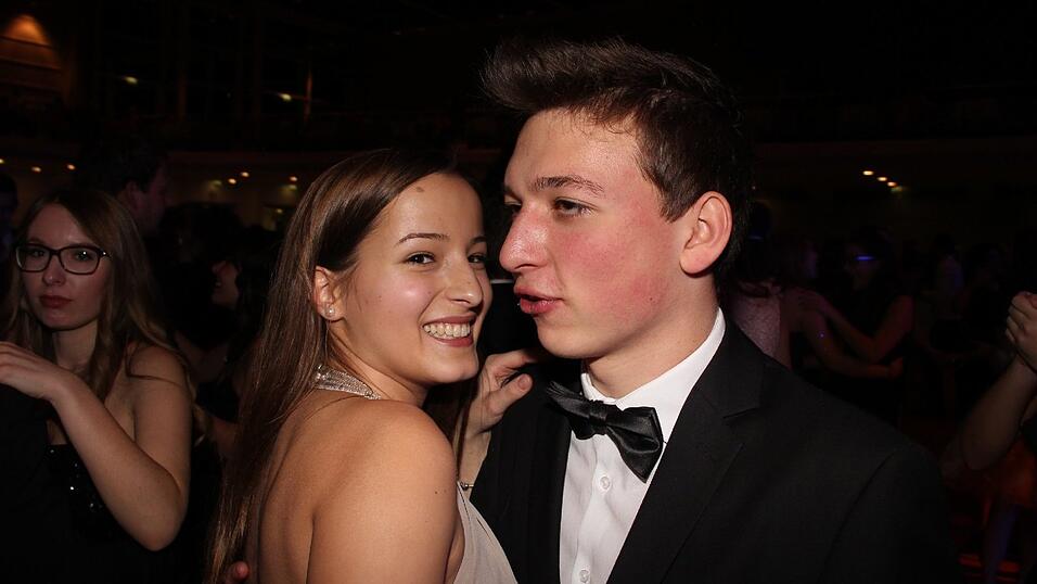 Die Bilder vom Abschlussball der Tanzschule Seidel in der Fraunhofer-Halle am 28. November. Die Bilder vom Abschlussball der Tanzschule Seidel in der Fraunhofer-Halle am 28. November.