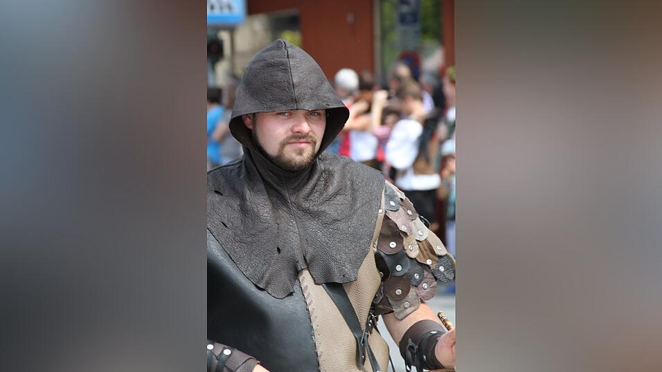 Die schönsten Augenblicke des historischen Drachenstich-Festzuges 2016. Die schönsten Augenblicke des historischen Drachenstich-Festzuges 2016.