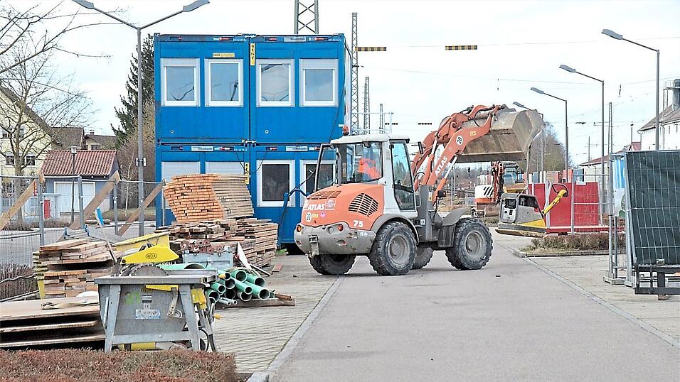 Unter anderem wurden auf der Baustelle Wohncontainer aufgestellt.