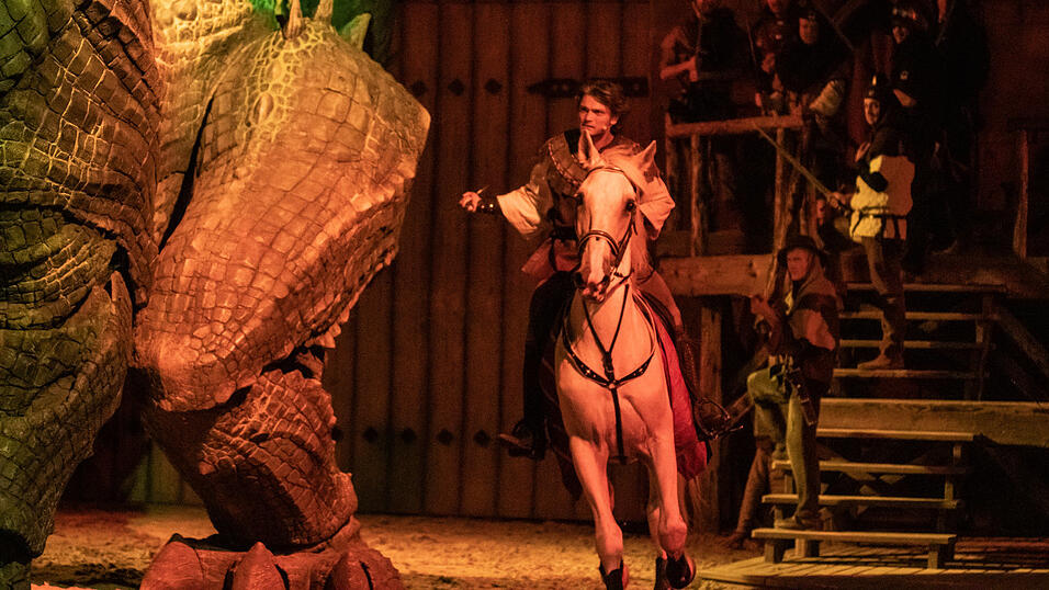 Max Wild im Drachenkampf. Max Wild im Drachenkampf.