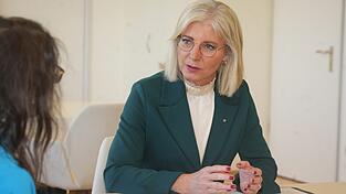 &bdquo;Neiddebatten bringen uns nicht weiter&ldquo;, sagt Bayerns Arbeits- und Sozialministerin Ulrike Scharf.