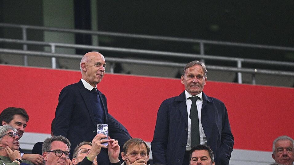 Bernd Neuendorf und Hans-Joachim Watzke (r) sprechen sich gegen Gianni Infantino aus. (Archivbild) Bernd Neuendorf und Hans-Joachim Watzke (r) sprechen sich gegen Gianni Infantino aus. (Archivbild)