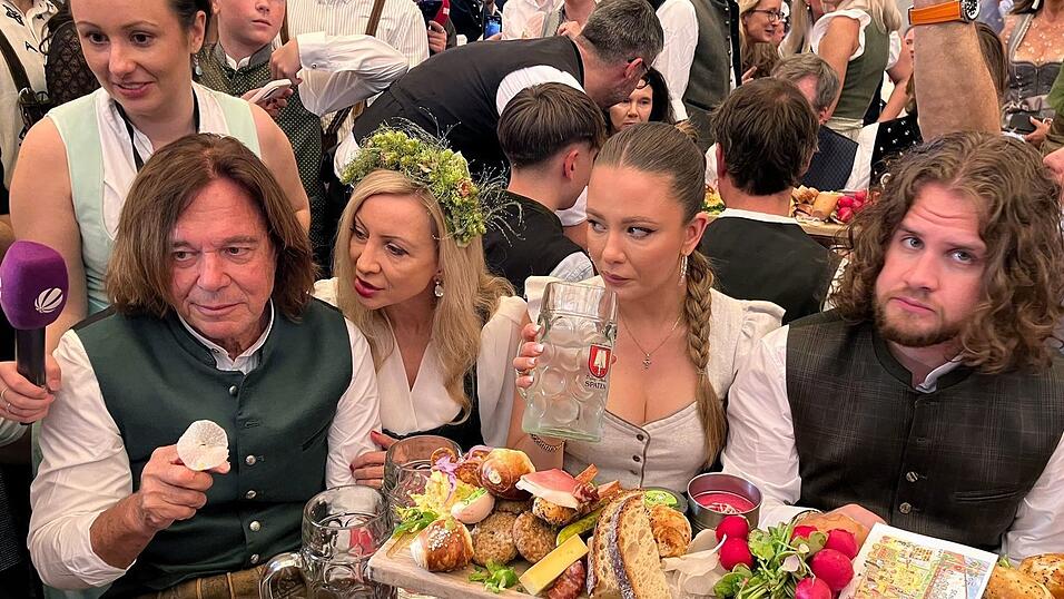 Jürgen Drews (l.) ist auf dem Oktoberfest zu Gast.