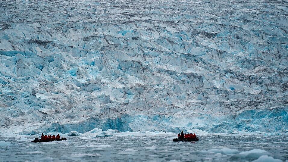 Gletscher im gr&ouml;nl&auml;ndischen Scoresby Sund. Die gr&ouml;nl&auml;ndische Politikerin Aaja Chemnitz meint: &laquo;Wir m&uuml;ssen uns auf das Schlimmste vorbereiten und das Beste hoffen.&raquo;