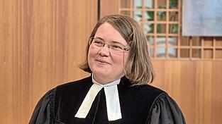 Die Maria Magdalena Gemeinde in Burgweinting hat nach fast einjähriger Vakanz wieder eine Pfarrerin: Julia Funke. Die Maria Magdalena Gemeinde in Burgweinting hat nach fast einjähriger Vakanz wieder eine Pfarrerin: Julia Funke.