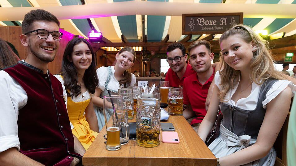 Die Partybilder vom Dienstag, 11. August, aus dem Festzelt Wenisch. Die Partybilder vom Dienstag, 11. August, aus dem Festzelt Wenisch.
