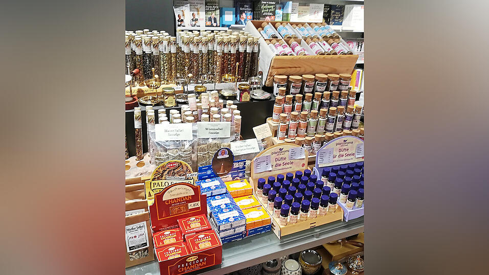 R&auml;ucherwerk, Klangschalen, Aurasprays: Esoterisch angehauchte Produkte wie diese geh&ouml;ren mittlerweile in vielen Buchl&auml;den in der Region fest dazu. Und nicht nur dort.