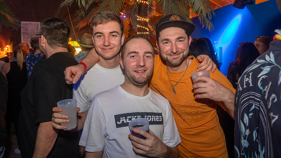 Die besten Bilder vom Samstag zeigen Tanzen und jede Menge Spaß. Die besten Bilder vom Samstag zeigen Tanzen und jede Menge Spaß.