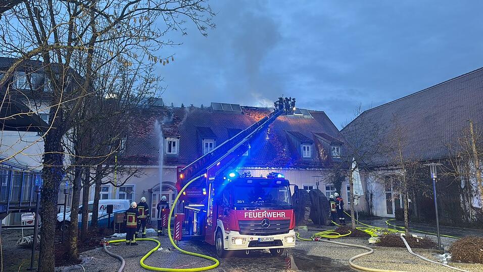 Gegen 4.30 Uhr wurde die Feuerwehr alarmiert.