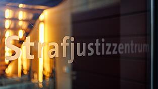 Mehr als 32 Jahre nach dem gewaltsamen Tod eines M&auml;dchens in Unterfranken startet vor dem Landgericht W&uuml;rzburg der Prozess gegen einen Mann, der zur Tatzeit 17 Jahre alt war. (Archivbild)