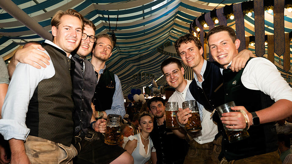 Die Partybilder vom Freitag, 14. August, aus dem Festzelt Wenisch. Die Partybilder vom Freitag, 14. August, aus dem Festzelt Wenisch.