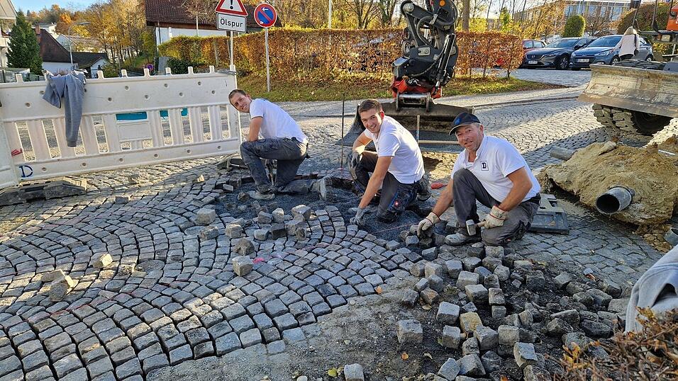 Wasserleitungen reparierte die Firma Dahlke im Bereich Stadtgraben auf Höhe Dr.-Godron-Straße. Wasserleitungen reparierte die Firma Dahlke im Bereich Stadtgraben auf Höhe Dr.-Godron-Straße.