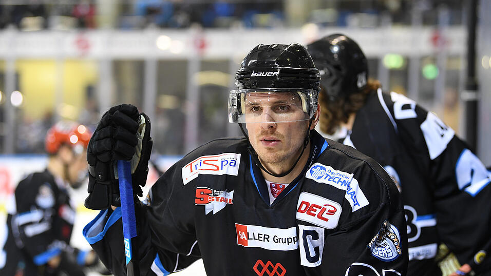 Der Kapitän bleibt an Bord: Sandro Schönberger wird auch im kommenden Jahr für die Straubing Tigers auflaufen. Der Kapitän bleibt an Bord: Sandro Schönberger wird auch im kommenden Jahr für die Straubing Tigers auflaufen.