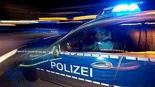 Beide Personen sind laut Polizei vorläufig festgenommen worden. (Symbolfoto) Beide Personen sind laut Polizei vorläufig festgenommen worden. (Symbolfoto)