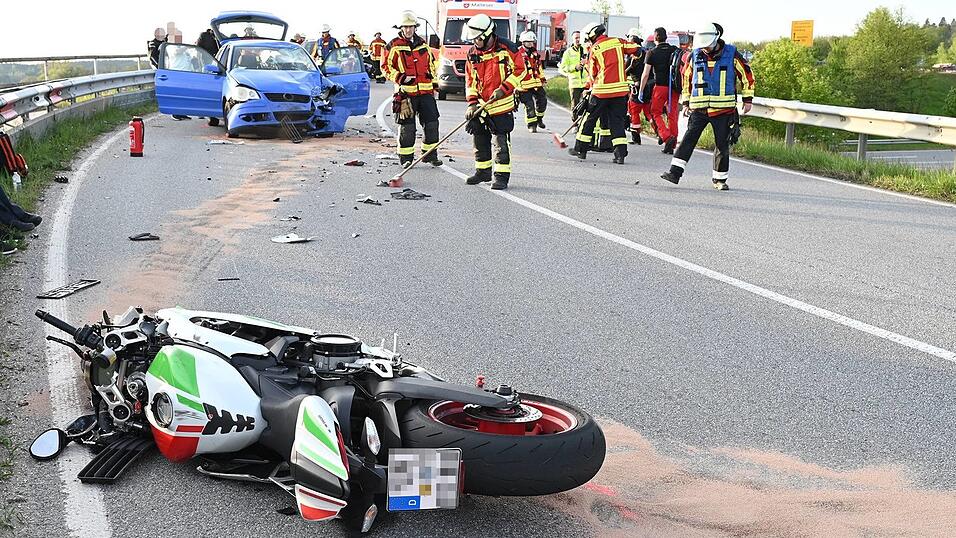 Bei einem Unfall am Sonntagabend ist ein Motorradfahrer schwer verletzt worden. Bei einem Unfall am Sonntagabend ist ein Motorradfahrer schwer verletzt worden.