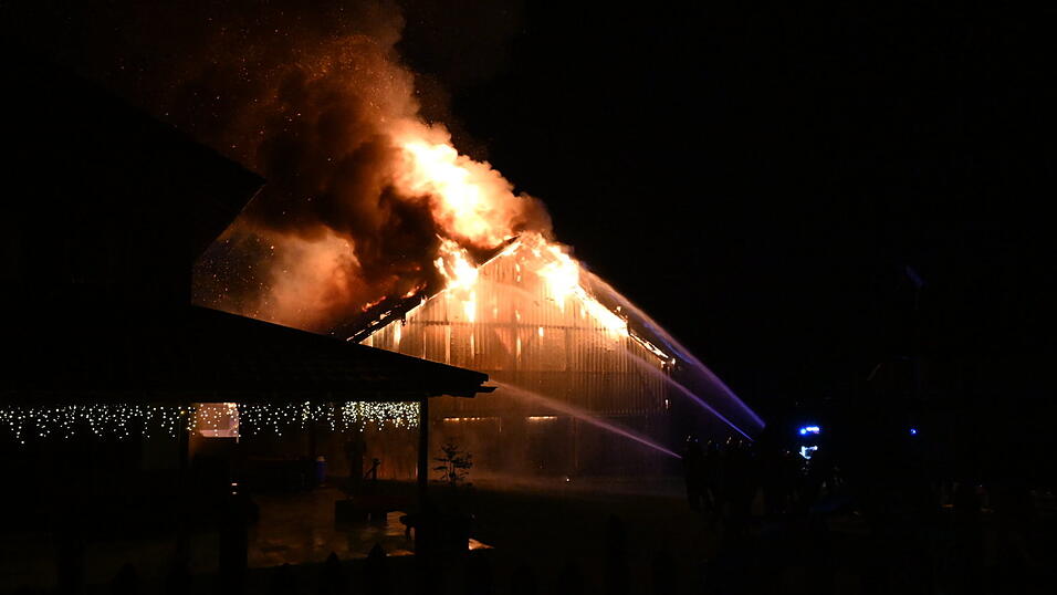 Das Feuer zerstörte den Schweinestall komplett.