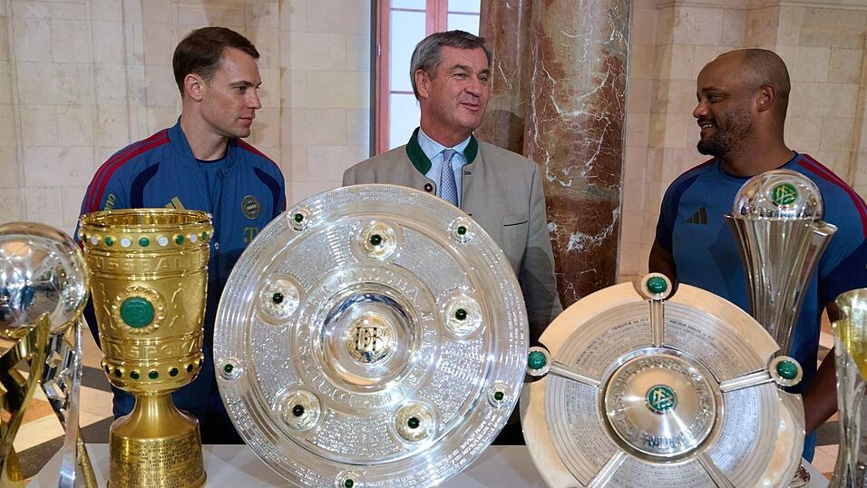 Trainer Vincent Kompany (r) spricht über das Nationalteam. Trainer Vincent Kompany (r) spricht über das Nationalteam.