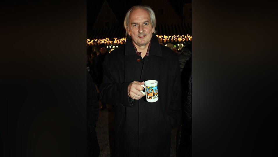 Am Donnerstagabend ist der Landshuter Christkindlmarkt eröffnet worden. Am Donnerstagabend ist der Landshuter Christkindlmarkt eröffnet worden.