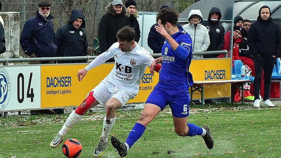 Cham (in Weiß) verlor das letzte Spiel in Würzburg mit 1:4. Cham (in Weiß) verlor das letzte Spiel in Würzburg mit 1:4.