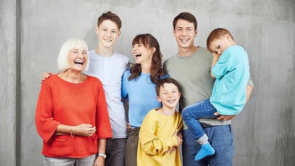 Jugendliche zeigen sich auch 2019 familienorientiert und verstehen sich gut mit ihren Eltern. Allerdings h&auml;ngen auch ihre Bildungschancen sehr von ihrem Elternhaus ab.