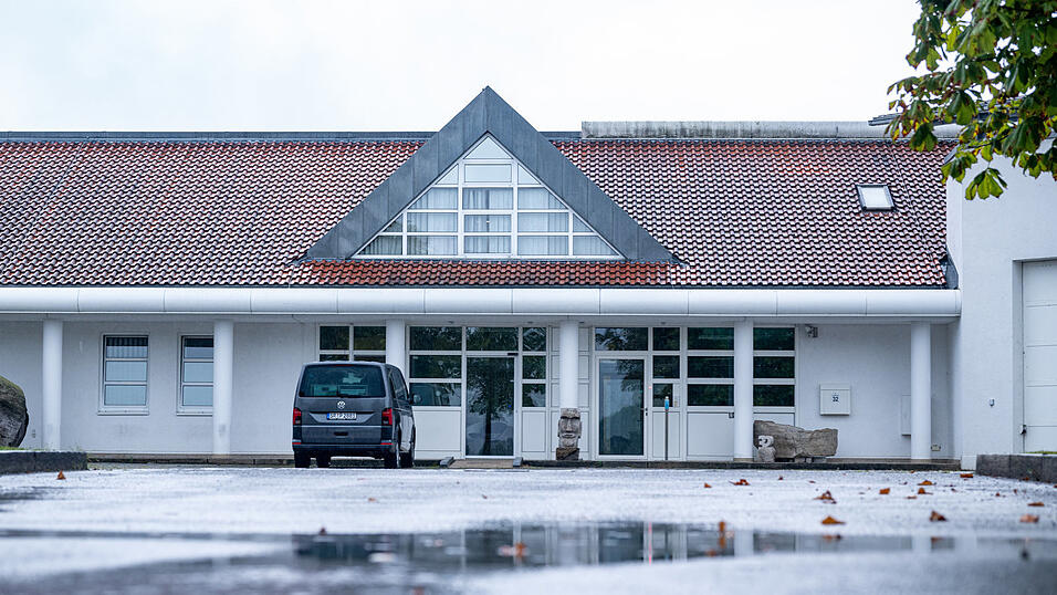 Der Hof vor der Pforte des BKH Straubing. (Archiv)