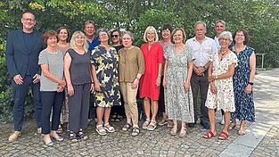 Die Lehrer erhalten ihre Ruhestandsurkunde aus den Händen von Andreas Lindinger und Johannes Reutner. Die Lehrer erhalten ihre Ruhestandsurkunde aus den Händen von Andreas Lindinger und Johannes Reutner.
