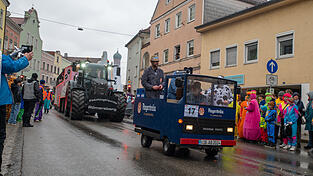 Der kleine Bierlaster von Angerbr&auml;u markierte das Ende der Fu&szlig;gruppen, danach folgten 23 gro&szlig;e Wagen.