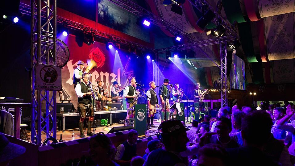 Die Partybilder vom Sonntag, 16. August, aus dem Festzelt Weckmann. Die Partybilder vom Sonntag, 16. August, aus dem Festzelt Weckmann.