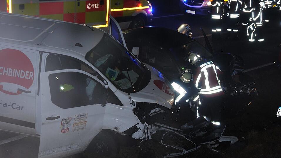 Ein missglücktes Überholmanöver war laut Polizeiangaben die Ursache des Frontalzusammenstoßes.