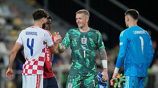 Jordan Pickford (M) muss sich vor Gericht verantworten. Jordan Pickford (M) muss sich vor Gericht verantworten.