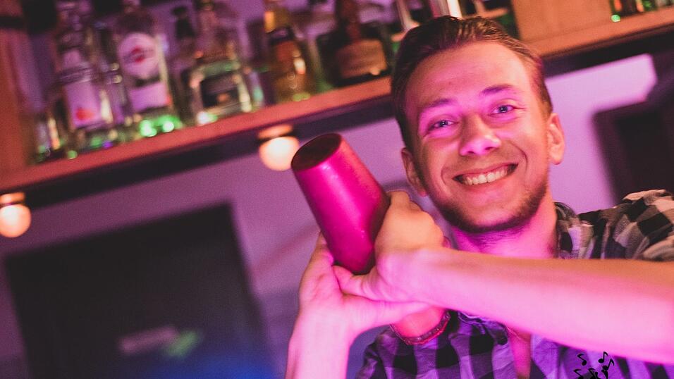 Im 'The Sin' und im 'Never Loose' wurde an diesem Wochenende wieder ordentlich Party gemacht. Im 'The Sin' und im 'Never Loose' wurde an diesem Wochenende wieder ordentlich Party gemacht.