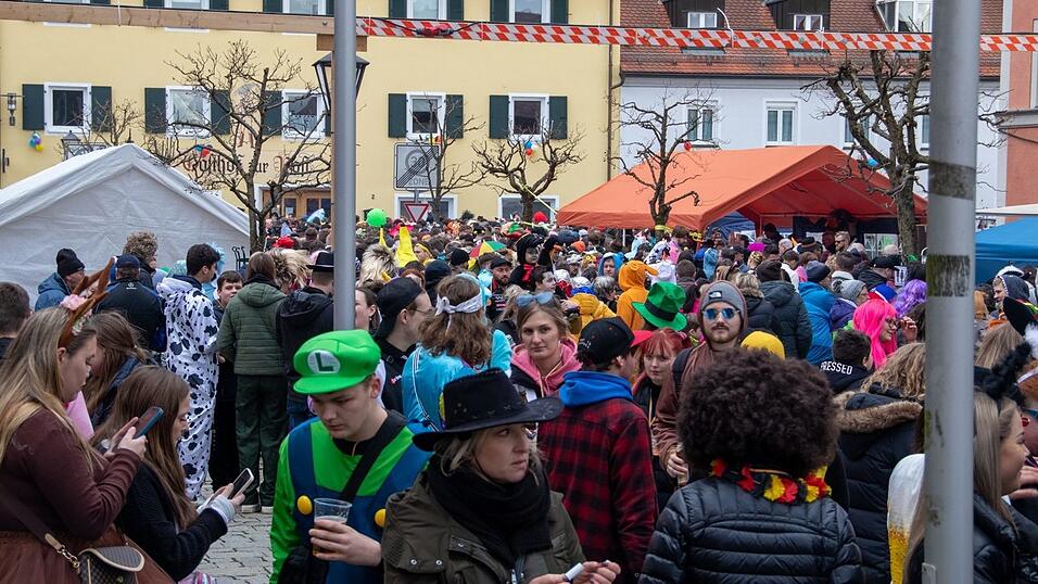 Ausgelassene Stimmung herrschte beim Faschingsumzug in Hofkirchen.