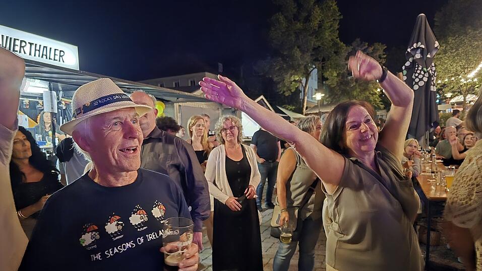 Drei Bühnen und jede Menge Besucher in bester Feierlaune - das erste Platzlfest war ein Erfolg.