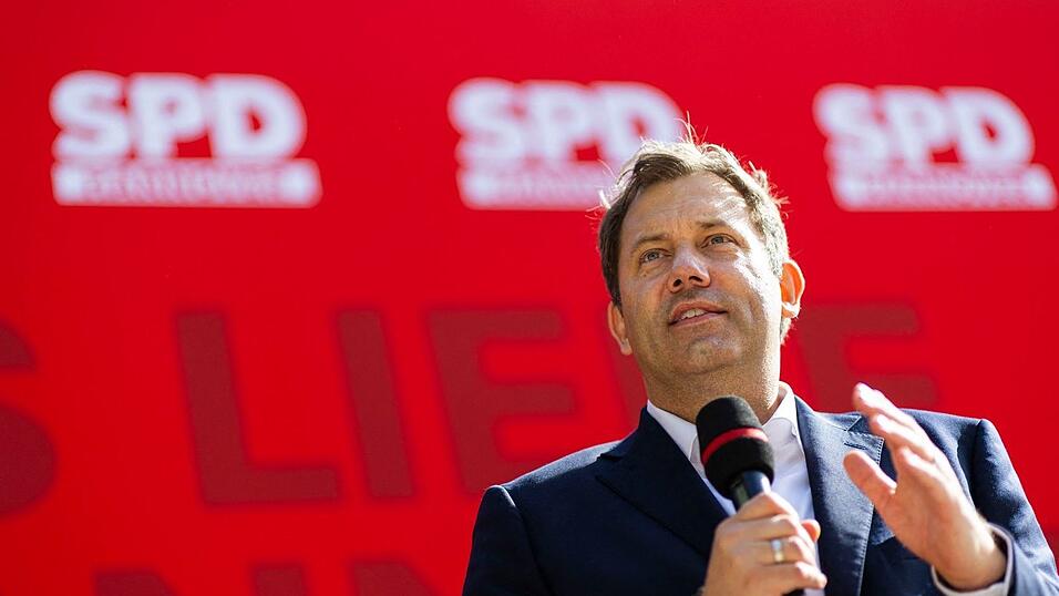 Finanzminister Klingbeil will eine Extra-Steuer. (Archivbild) Finanzminister Klingbeil will eine Extra-Steuer. (Archivbild)