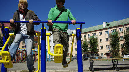 Imke Hansen und Andreas Goldbrunner reisen um die Welt. Nach dem Baikalsee sind die beiden auf den Weg in die Hauptstadt der Mongolei: Ulaan Baatar. Imke Hansen und Andreas Goldbrunner reisen um die Welt. Nach dem Baikalsee sind die beiden auf den Weg in die Hauptstadt der Mongolei: Ulaan Baatar.