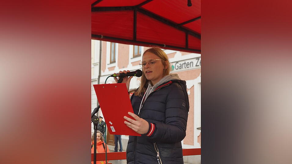 Privatleute sowie Vertreter von Kirchen und Vereinen waren mit dabei.&nbsp;