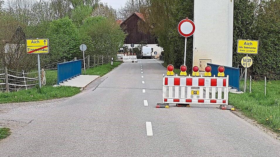 Derzeit gesperrt ist die Br&uuml;cke &uuml;ber die Bina bei Aich.