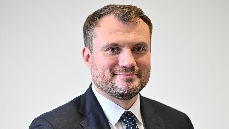 Brandenburgs Wirtschaftsminister Daniel Keller (SPD) wirbt mit einer neuen Kampagne für Zuzüge aus Westdeutschland. (Archivbild) Brandenburgs Wirtschaftsminister Daniel Keller (SPD) wirbt mit einer neuen Kampagne für Zuzüge aus Westdeutschland. (Archivbild)