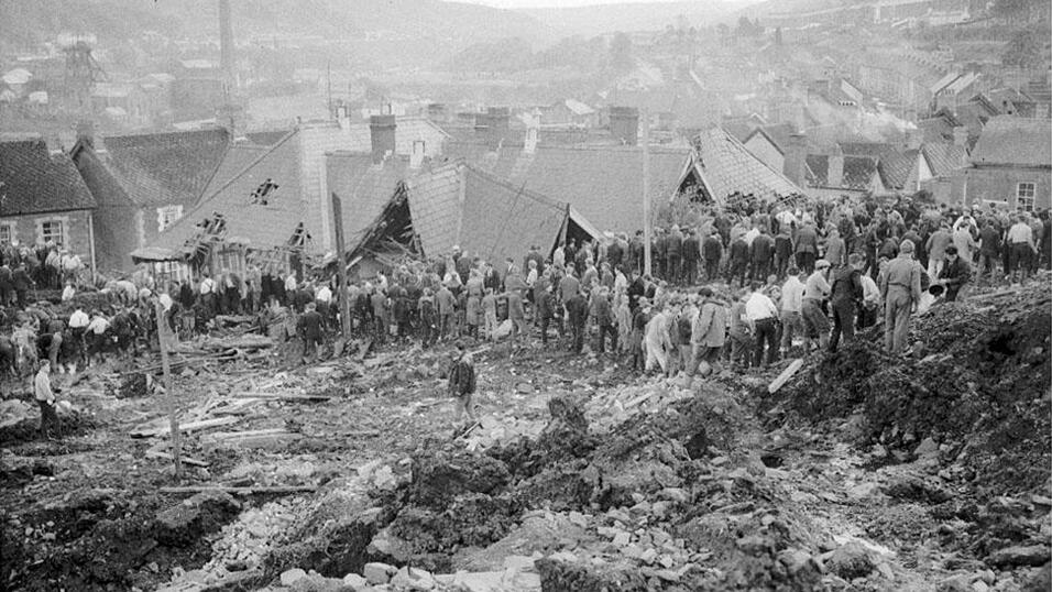 144 Menschen verloren bei der Katastrophe ihr Leben. (Archivbild) 144 Menschen verloren bei der Katastrophe ihr Leben. (Archivbild)
