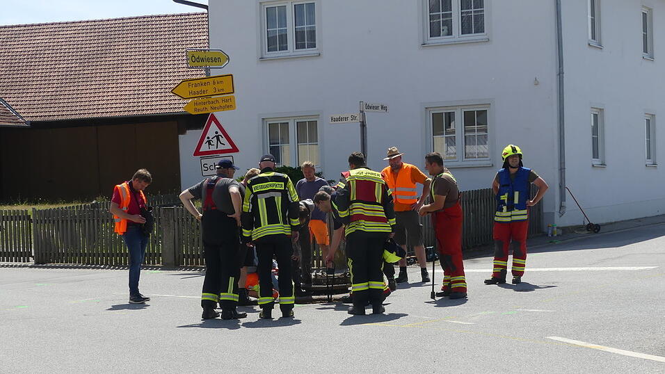 Einsatzkräfte der Polizei und Feuerwehr waren vor Ort.