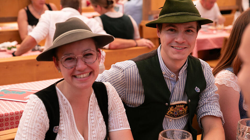 Die Partybilder vom Dienstag, 12. August, aus dem Festzelt Krönner. Die Partybilder vom Dienstag, 12. August, aus dem Festzelt Krönner.