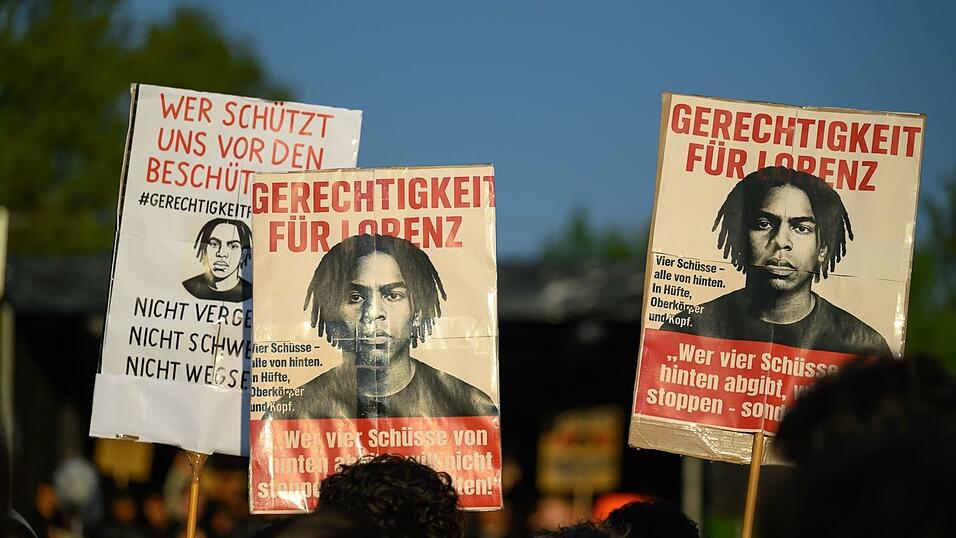 Nach dem gewaltsamen Tod von Lorenz gab es gro&szlig;e Demonstrationen. (Archivbild)