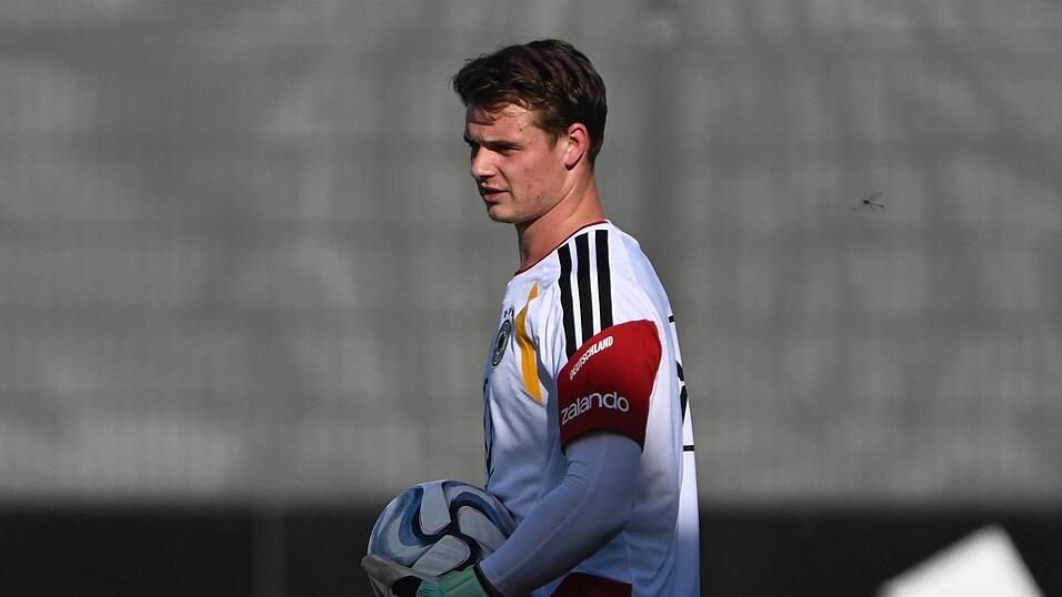 Jonas Urbig ist einer von drei Torh&uuml;tern im DFB-Aufgebot.