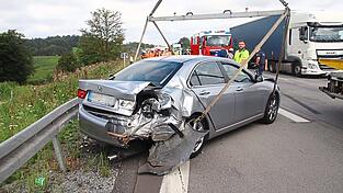 Der Honda schleuderte gegen die Leitplanke.