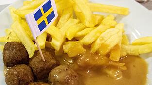 Für alle, die die beliebten Fleischbällchen 'Köttbullar' der Möbelkette Ikea schon mal zu Hause nachkochen wollten, gibt es jetzt das Rezept dazu.